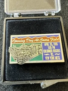 Eröffnungstag im Coors Field 26. April 1995 Colorado Rockies vs New York Mets Pin - Bild 1 von 5