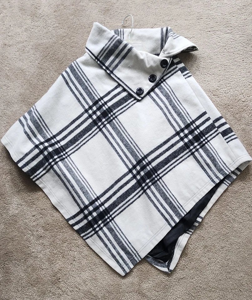 Mantón con cuello de capa forrado Rue 21 Foto 1 de 4