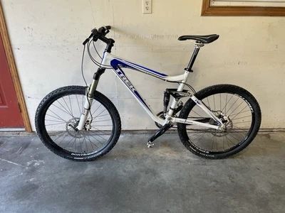 2009 Trek Fuel EX7 Full Suspension Mountain Bike - 18.5” Frame - 26” Wheels - Image 1 of 4