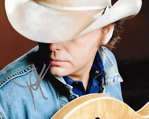 Foto firmada por Dwight Yoakam 8x10 música country honda hoja actor rara ¡mira de autenticidad! - Imagen 1 de 1