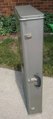 ¡Caja/baúl de almacenamiento de metal vintage Nash Manufacturing Company Cleveland con llave! Foto 1 de 4