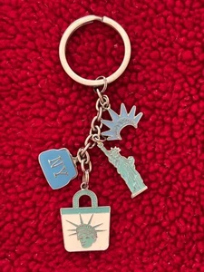 STATUE OF LIBERTY in New York City 4 Charm NYC Souvenir KEY RING Keychain - Picture 1 of 5