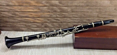 Clarinete Conn Director MCM 1950-60 de colección con estuche Conn de madera 803844 EE. UU. Foto 1 de 4
