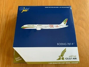 GULF AIR 70o Boeing 787-9 Dreamliner Diecast Modelo 1:400 Gemini Jet GJGFA1909 - Imagen 1 de 9