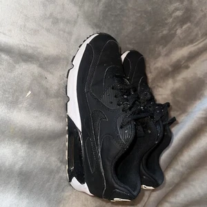 Nike Air Max 90 Essential Black White Running Shoes 833412-014 6.5 Womens 8 - Picture 1 of 6