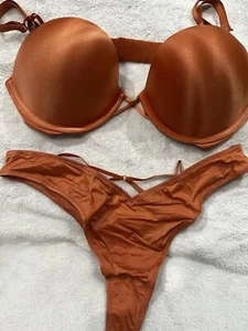 Victoria's Secret 36D Bombshell Push-Up Bra. With Medium Thong - Picture 1 of 3