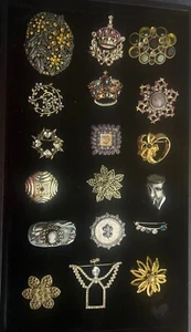 High End Lot of 18 Brooches Multi Color Rhinestones - Picture 1 of 9