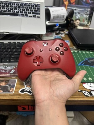 Mando Inalámbrico Microsoft Xbox One (Rojo Deportivo Edición Especial) Foto 1 de 4
