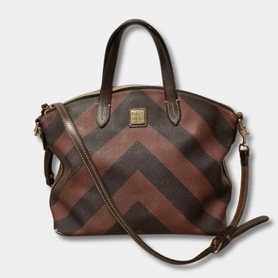 Bolso Bandolera a Rayas Dooney & Bourke Gabriella V Chevron Cartera Cartera Foto 1 de 4