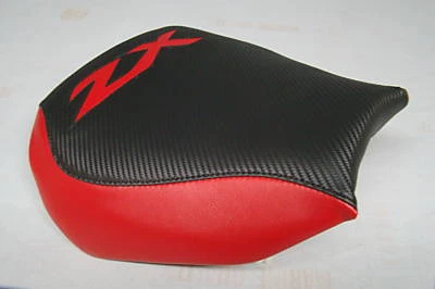 CAPA DE ASSENTO DE PILOTO KAWASAKI ZX10R 2004/05 preta/vermelha ZX10 - Imagem 1 de 3