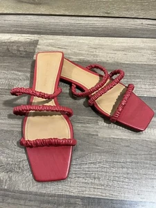 Sandali bassi donna Who What Wear taglia 9 slip on punta quadrata cinturino rosso - Foto 1 di 3