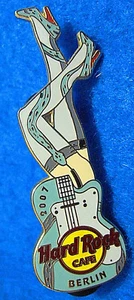 BERLÍN ALEMÁN STILETTO ZAPATO GUITARRA SERIE SEXY PIERNAS DE CHICA Hard Rock Cafe PIN LE - Imagen 1 de 1