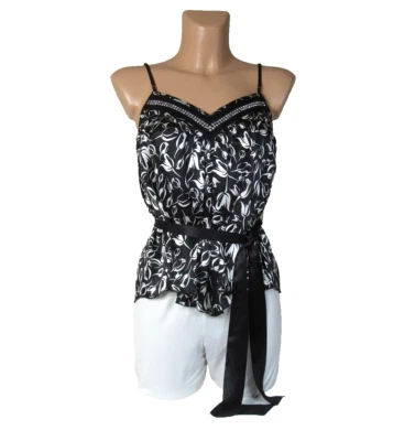 Camiseta sin mangas BEBE XS blanca y negra floral con diamantes de imitación y joyas de seda ajustable Foto 1 de 4