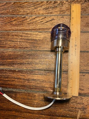 De colección Perko 8" Colmena Bronce Estrella Luz Nuevo Cableado, Lente LED Vidrio Púrpura Foto 1 de 4