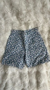 GUESS geblümte halbe Hose Shorts, blau Größe 10 - Bild 1 von 4