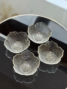 Set 4 ciotole frutta/insalatiera vintage francese Arcoroc "Caracas" fiori di loto - Foto 1 di 22