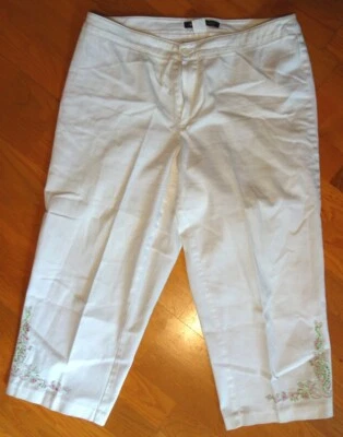 Pantalones capri Briggs New York blancos con diseño floral en la pierna talla 10 Foto 1 de 2