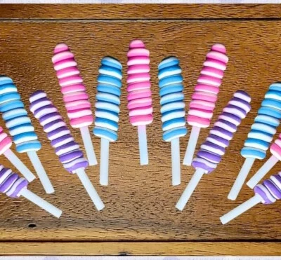 9 迷你人造粉红色、紫色和蓝色棒棒糖卡哇伊吸盘 DIY、装饰、游戏 — 第 1/4 张图片
