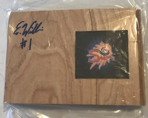 ELIZABETH WILLIAMS Connecticut SUN Basketball WNBA Signed Floor Tile 5" x 4" - Picture 1 of 1