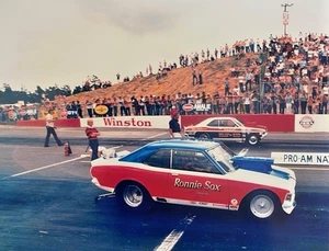 FOTO VRHTF NHRA "70'S RONNIE SOX AND BILLY THE KID STEP" STOCK PROFESIONAL 8" X 10" - Imagen 1 de 1