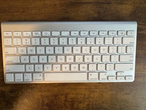 Apple A1314 Wireless Keyboard - MC184LL/B. Blue tooth enabled. - Picture 1 of 1
