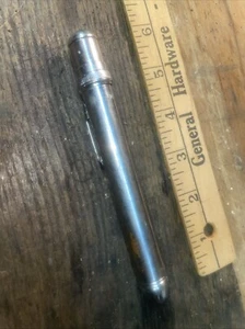 Penna torcia vintage Rayovac cromata, utilizza 2 AA testata funzionante - Foto 1 di 3