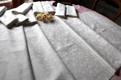 Service de table ancien en damassé - Nappe et 9 serviettes TB / 243614 - Photo 1/4