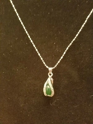 VENDEDOR DE EE. UU. HERMOSO Collar Colgante Cuentas SIMULADO ESMERALDA Verde Natural  Foto 1 de 3