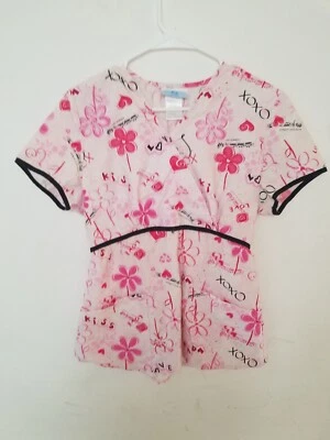Valentines Day Scrub Top womens Sz S music hearts flowers kiss love Barbiecore  - Image 1 of 4