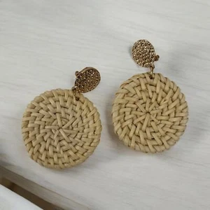 Vintage inspirierte Rattan Raffia Ohrringe Korbgeflecht gehämmert Gold - Bild 1 von 5