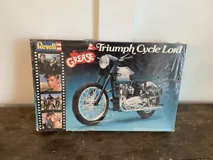 1982 Revell Grease 2 Triumph Cycle Lord Motorrad 1/8 Modellbausatz 7914 Neu im Karton - Bild 1 von 13