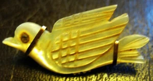 Ant Unmarked Estate Costume Jewlry Hand Carved Mother of Pearl Dove Pin Brooch - Picture 1 of 8