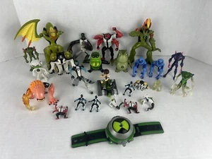 Ben 10 Lote de 20 Figuras de Acción y Varias Figuras y Piezas - Imagen 1 de 5