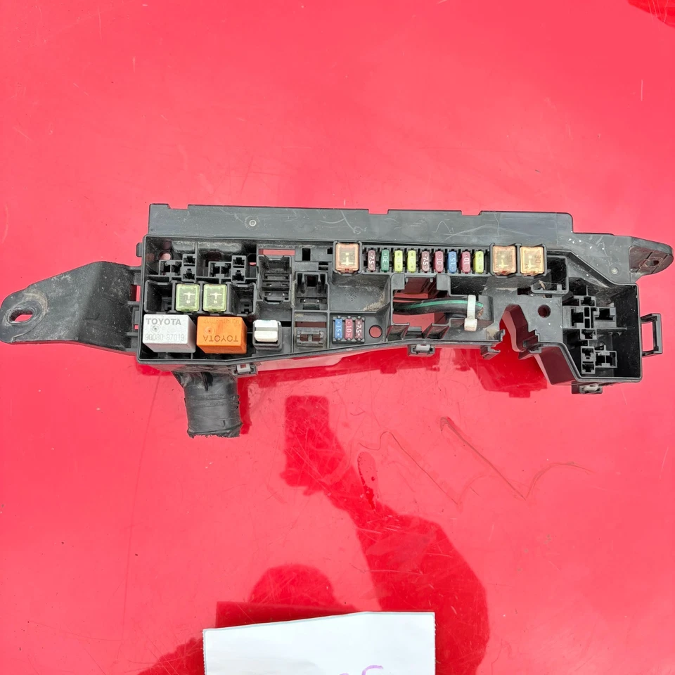 TOYOTA Corolla Verso 2008 Fuse Box - Image 1 of 4