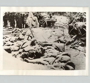 Foto de prensa de cadáveres congelados de soldados rusos en Suomussalmi FINLANDIA SEGUNDA GUERRA MUNDIAL 1940 - Imagen 1 de 2