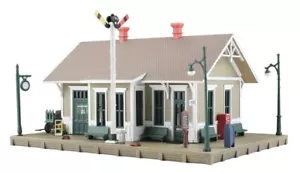 Woodland Scenics HO ~ New With LEDs ~ Dansbury Depot ~ Built And Ready ~ BR5023 - Picture 1 of 5