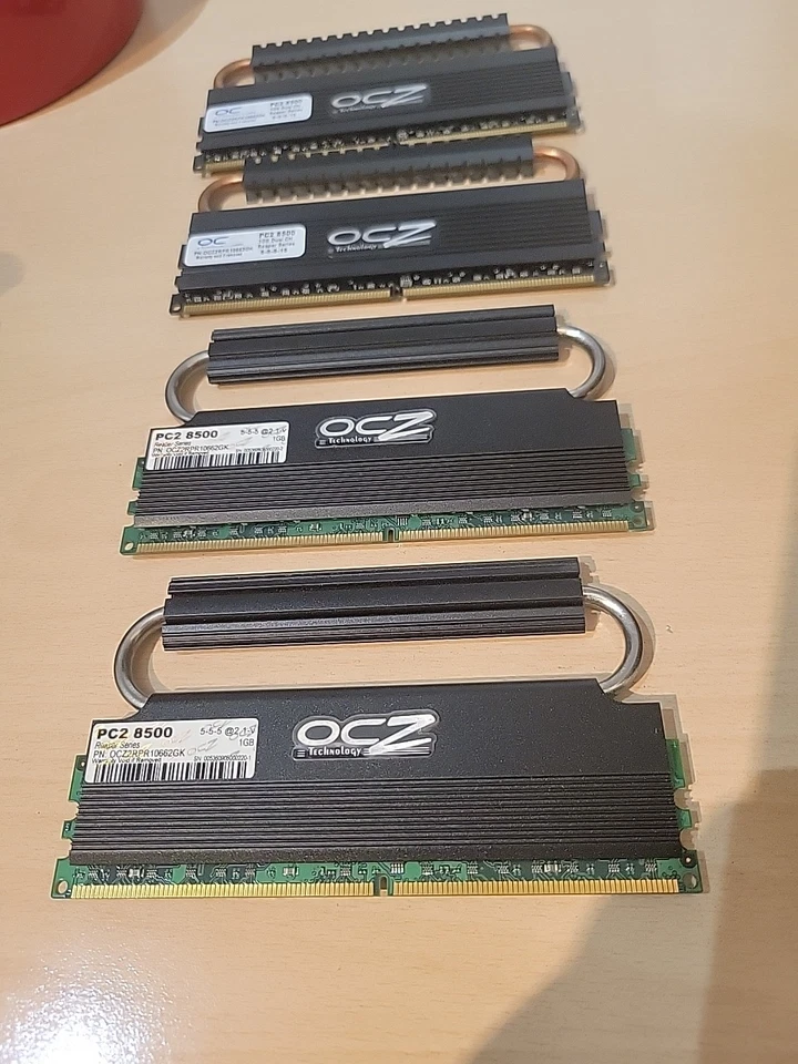 4x1GB Memorie RAM DDR2 PC2-8500 1066Mhz 1GB OCZ OCZ2RPR10662GK - Immagine 1 di 1