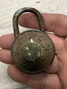 Candado de bloqueo combinado Dudley vintage años 20 Chicago IL - gira sin combo - Imagen 1 de 9