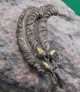 Vintage Ostrich Bird Feathers Acorn Oak Cluster Hunting Hunters Hunt Pin Badge - Picture 1 of 2