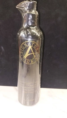 Loción corporal hialurónica de onza de oro Signature Club A Rapid Transport C infundida Foto 1 de 3