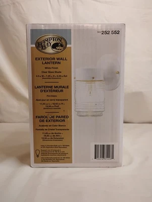 Lanterna de parede externa Hampton Bay varanda pátio luz acabamento branco 252 552  - Imagem 1 de 4