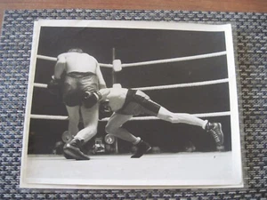 Original Boxing Press photo TERRY ALLEN v HONORE PRATESI 10" x 8" World Title. - Picture 1 of 3