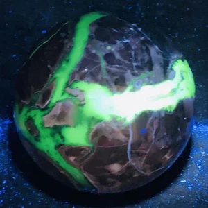 Raro cristallo di agata vulcanica naturale guarigione sfera 5060G (cristallo reattivo UV) - Foto 1 di 16