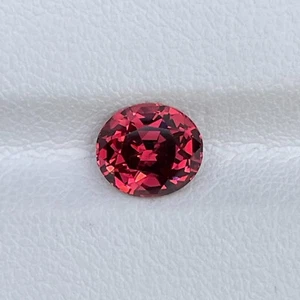 Zertifizierter 2,53 kt natürlicher Rhodolith Granat ovaler Schliff Edelstein für feinen Schmuck - Bild 1 von 6