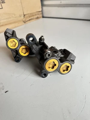 Pinza de freno delantera Yamaha YZF R1 02 5PW-2580T-00-00 2002-2003 Foto 1 de 4