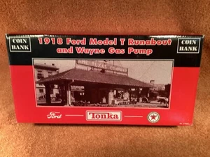 Tonka 1918 Ford Model T Runabout Oil Tanker & Wayne Gas Pump Coin Bank ©1999 - Picture 1 of 17