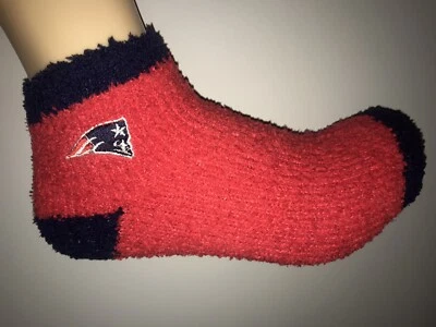 CAMISETA DE FÚTBOL AMERICANO DE LOS PATRIOTAS DE INGLATERRA DE LA NFL LOGOTIPO PARA MUJER CALCETINES BORROSOS Foto 1 de 2