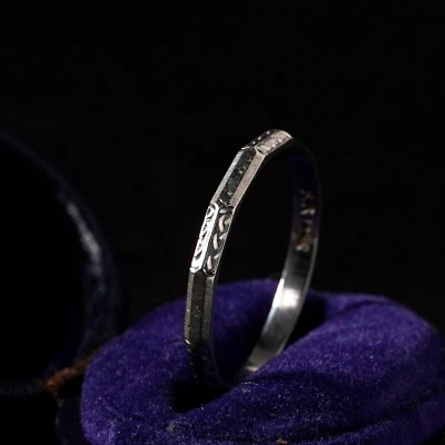 Antique Art Deco 18ct White Gold Dodecagon Faceted Engraved Band Ring L.5 / 6 - Image 1 of 4