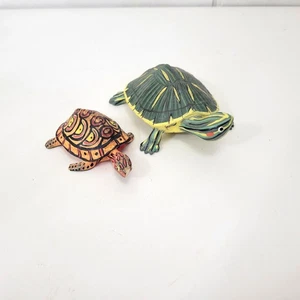 Estatuillas de tortuga dos figuras de resina pintadas a mano - Imagen 1 de 6