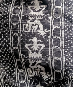 Chiffon Schal, Sarong, Tribal Batik, Fransen, groß 72" mal 36", schwarz und weiß - Bild 1 von 2